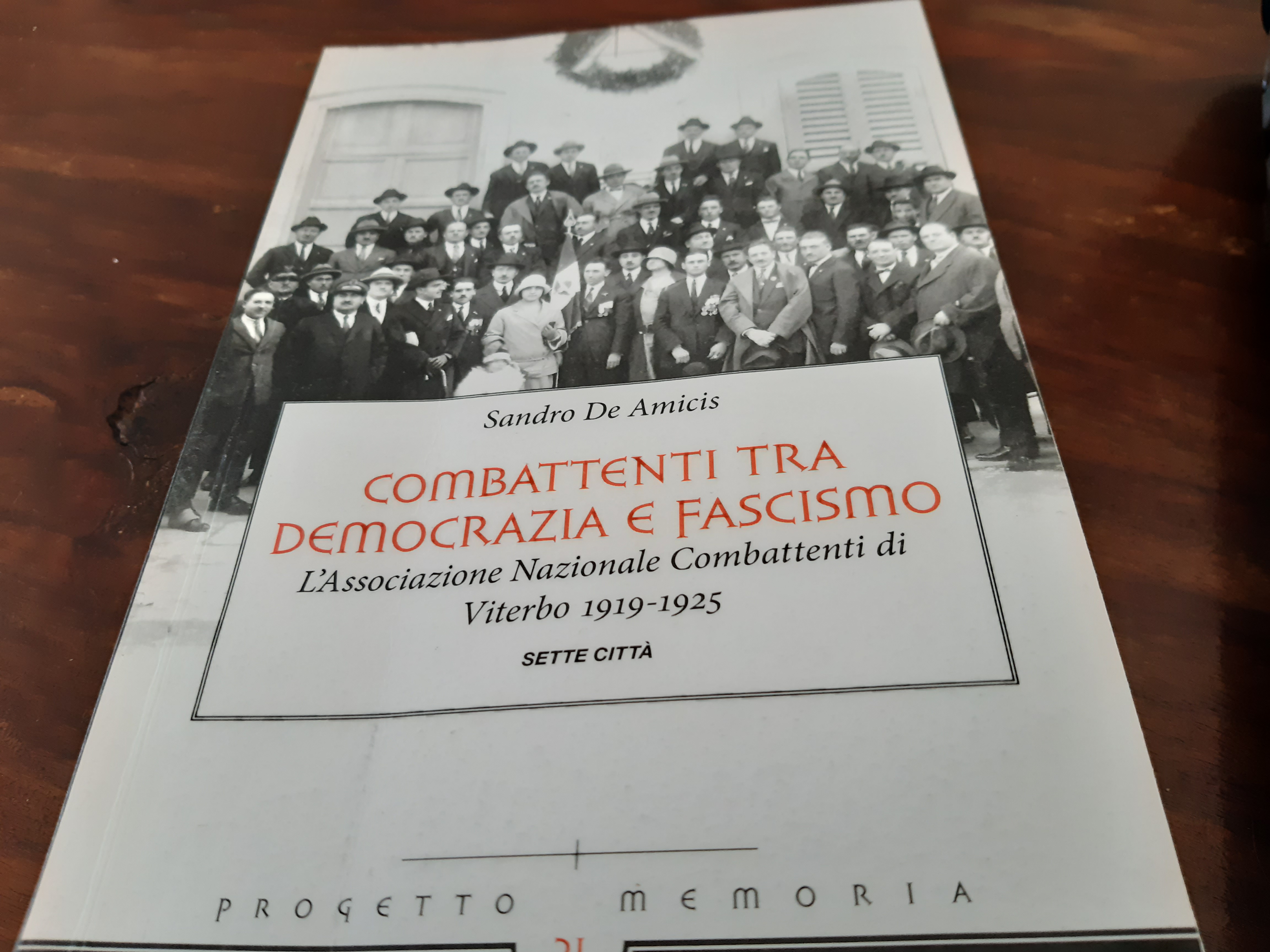 Combattenti tra democrazia e fascismo. L'Associazione Nazionale Combattenti di Viterbo Book Cover